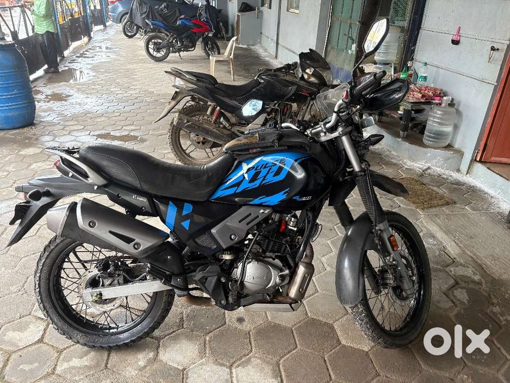 XPULSE 200 4v BLACK BLUE