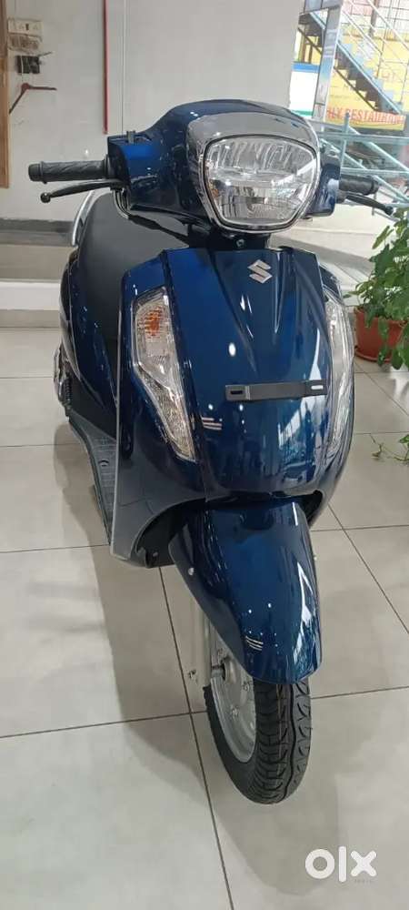 New Suzuki access 125 13000 helmet free