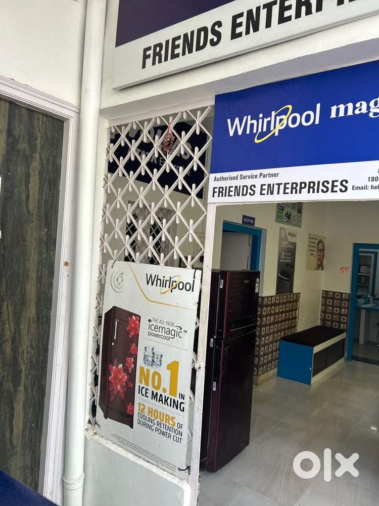 Computer operators chaiye or jo ache sai customers sai baat kar sake