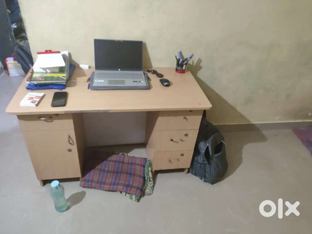 Table only 1800 rupees