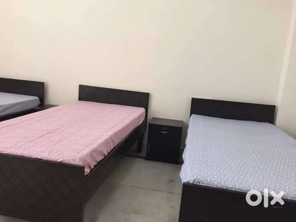 NO BROKERAGE 500+ Deluxe Boys PGs with meals & amenities in Noida!