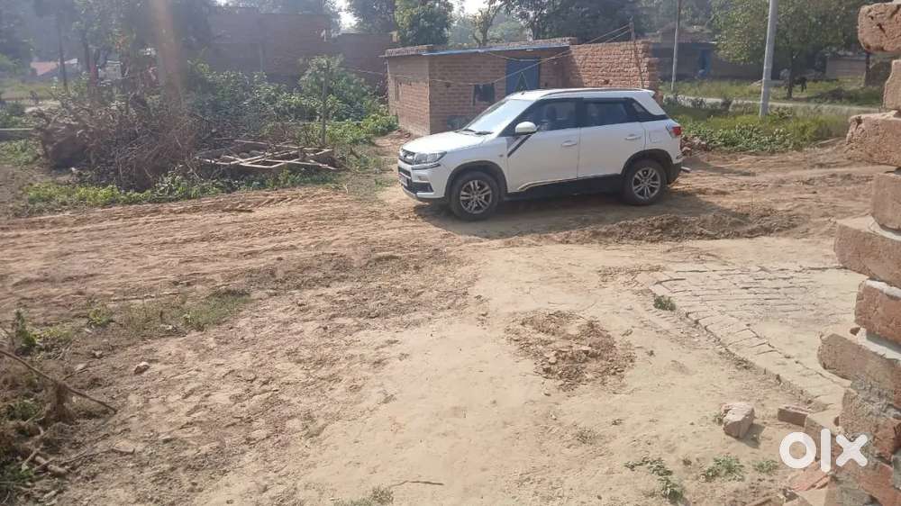 On road aawasiy plot