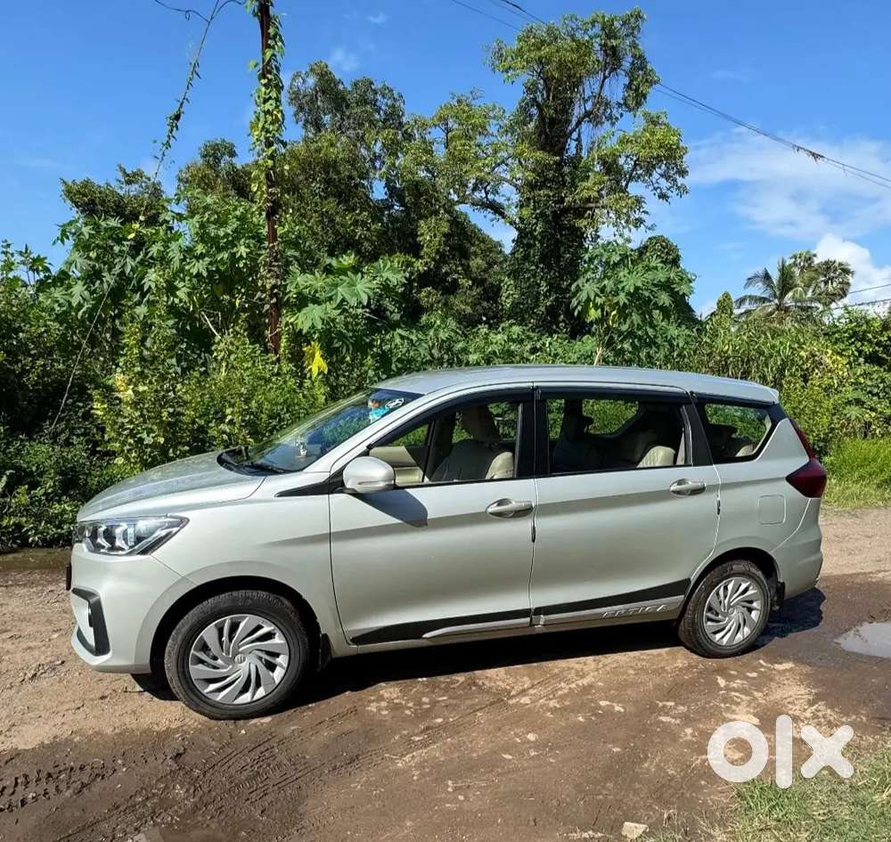 2022 Maruti Suzuki Ertiga vxi petrol- cng 1st owner 50000 kms genuine