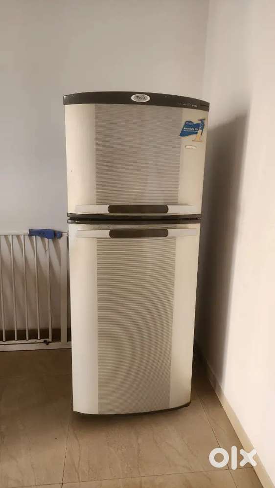 whirlpool f23 elite 235 Litre Frost Free Double Door Refrigerator