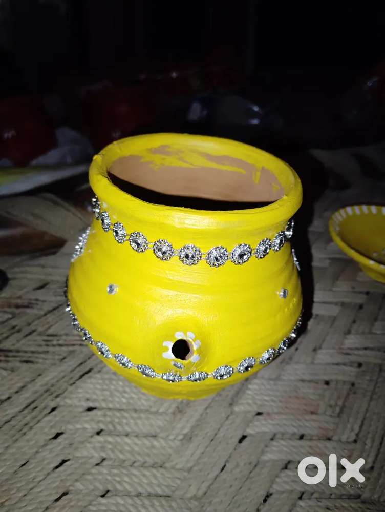 Decorate Karva with  Sarai Mitti ke Karva Chauth special