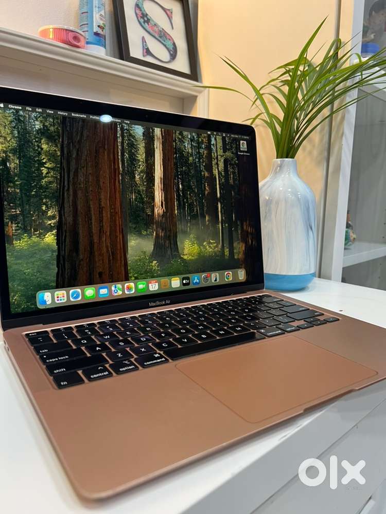 Selling Macbook 2020 m1 in good condition, good battery