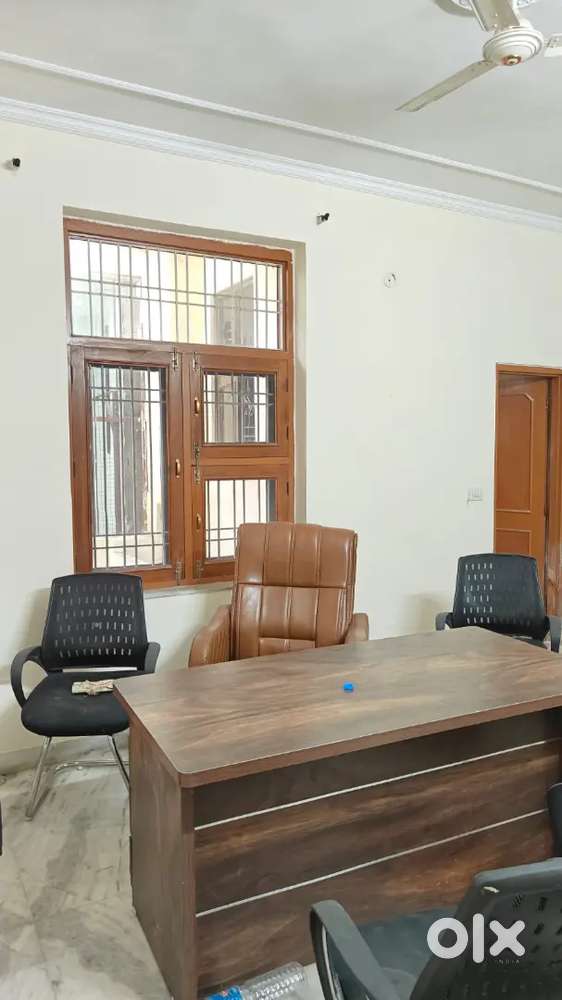 Vaishali, Semi-furnished office use 3BHK , 2200 sqft