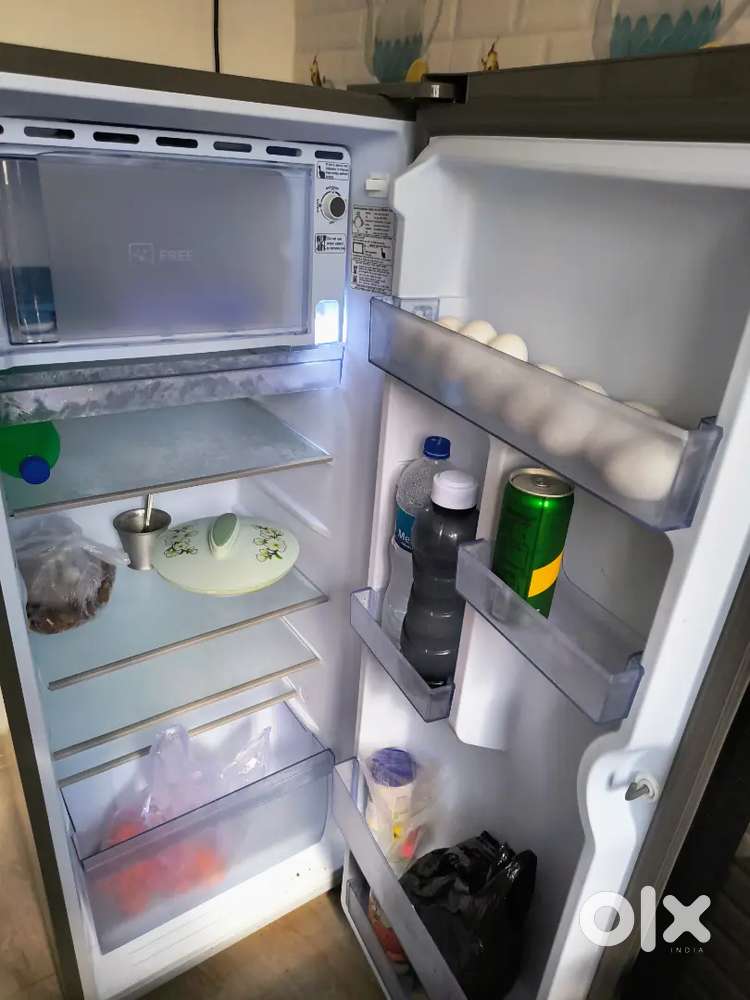 Croma refrigerator 215L