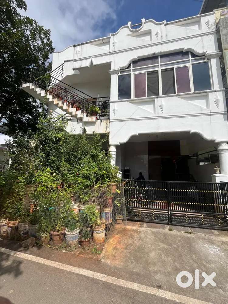 House for sell in prime location