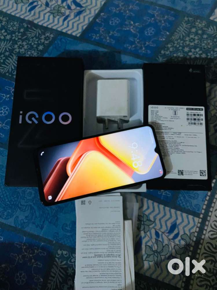 IQZ9 lite 5g 4+4gb ram 128 gb internal