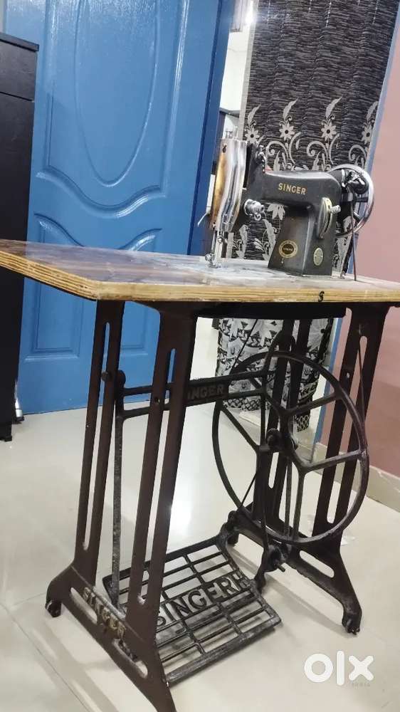 Singer Sewing Machine with Stand
