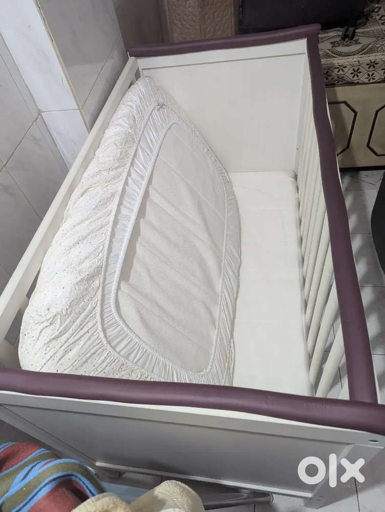 Baby bed with mattress