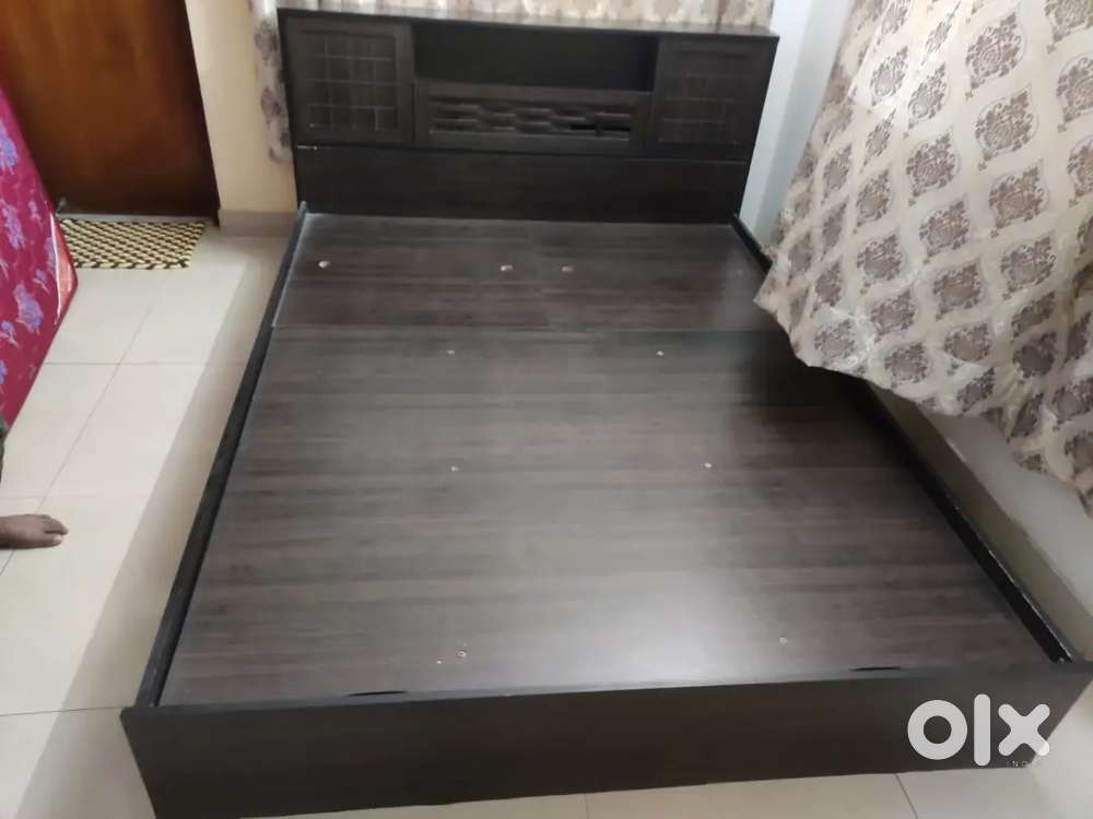 1 Hydraulic Bed, 1Godrej Interio Almirah, 1 Shoe Rack