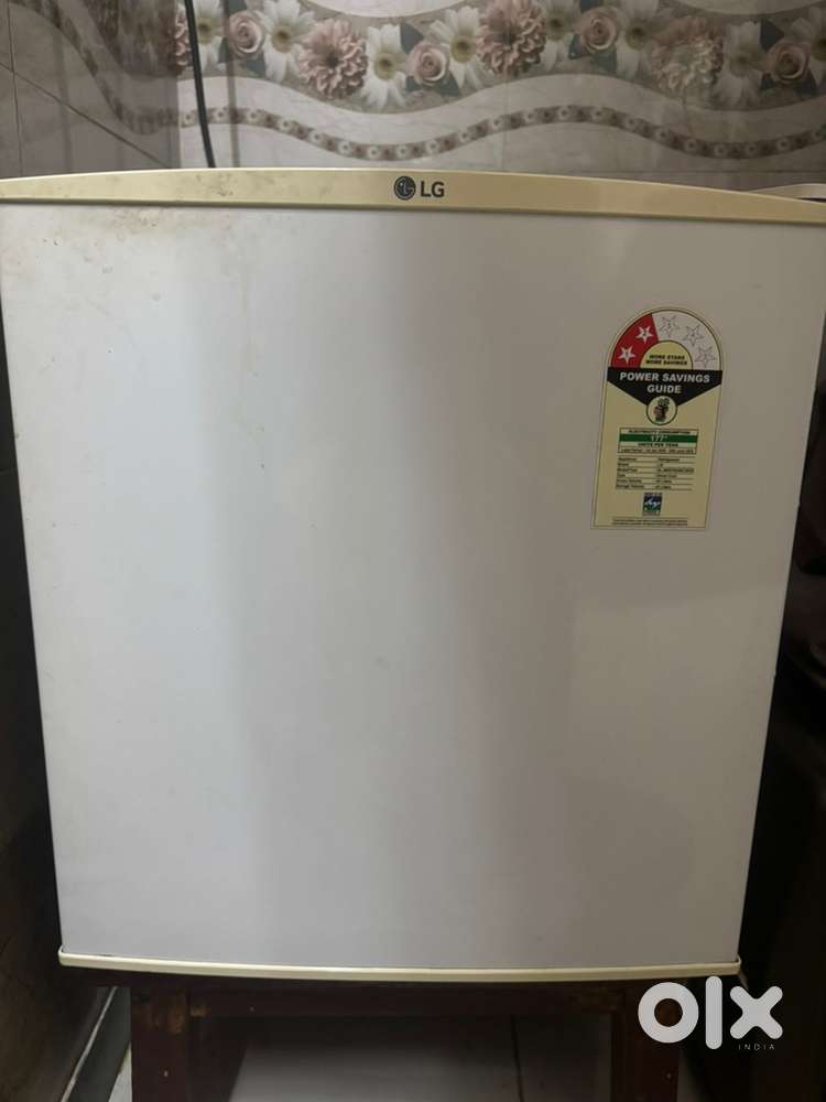 Brand - LG , perfect for a secondary fridge, Plug and use !