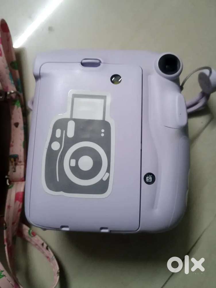 FUJIFILM INSTAX MINI 11 INSTANT CAMERA