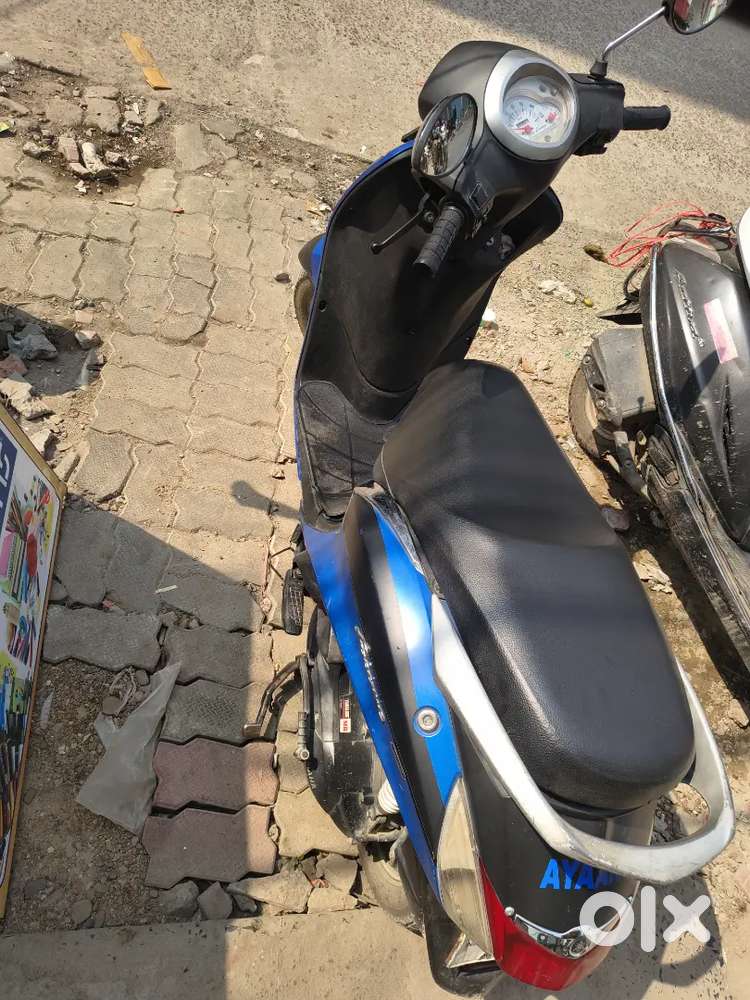 Well maintained scooty, single handed driven, 1st owner, no damage