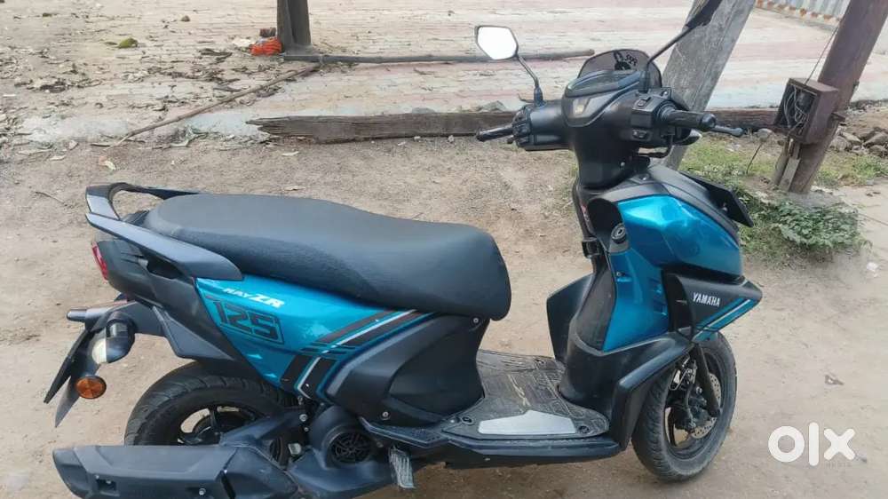 Scooty yamaha ray zr 125