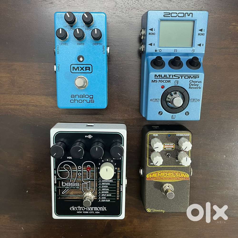 Various pedals (chorus, delay, Bass, double tracker..)