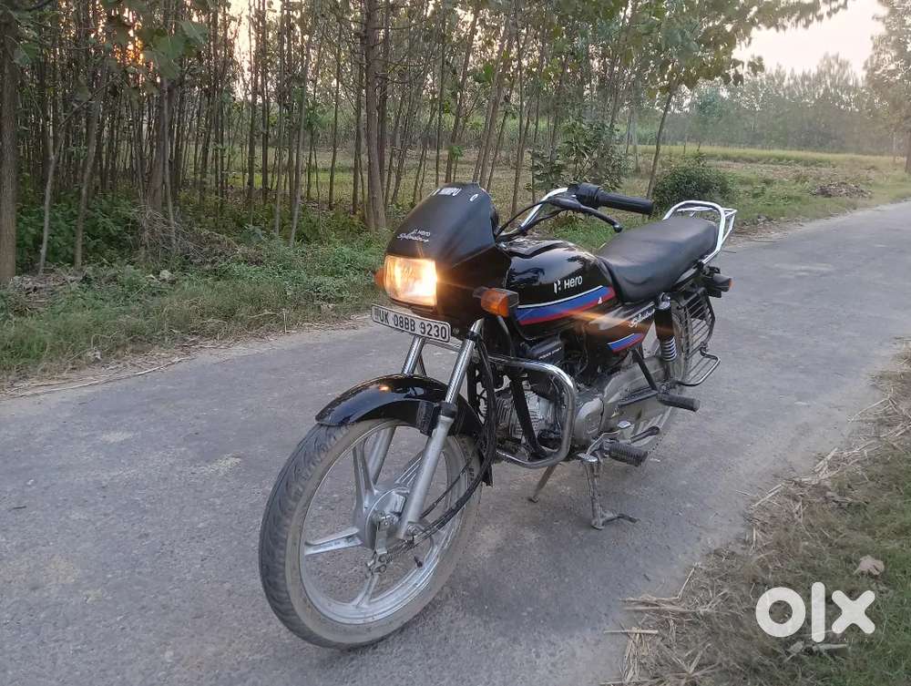 Bike main koi dikkat nahin hai sirf tyre aur battery kharab hai