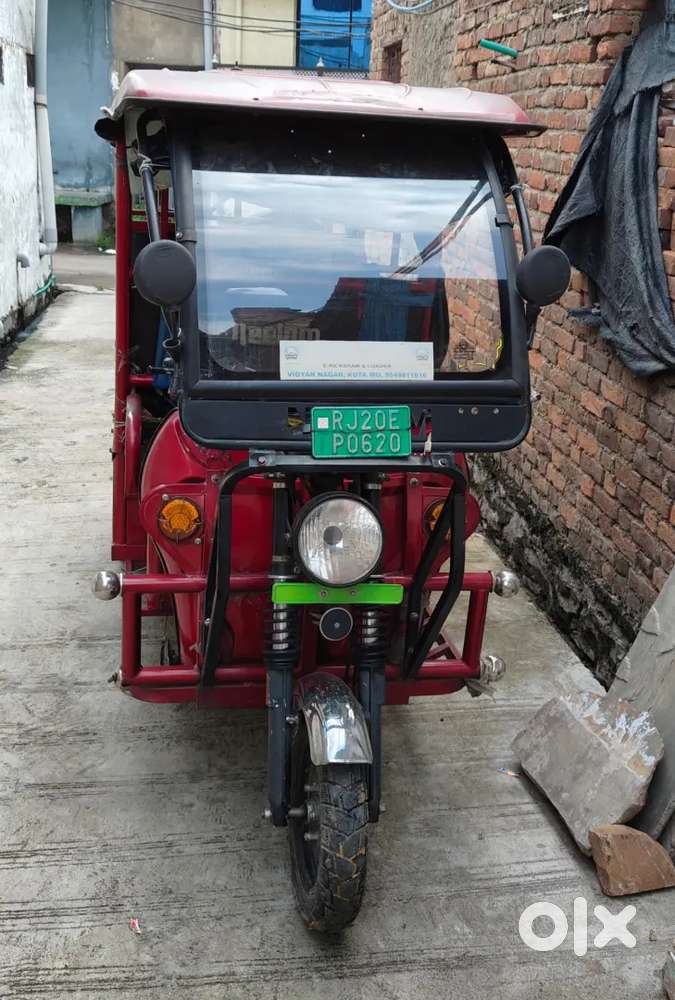 ई-रिक्शा battery wala three wheeler
