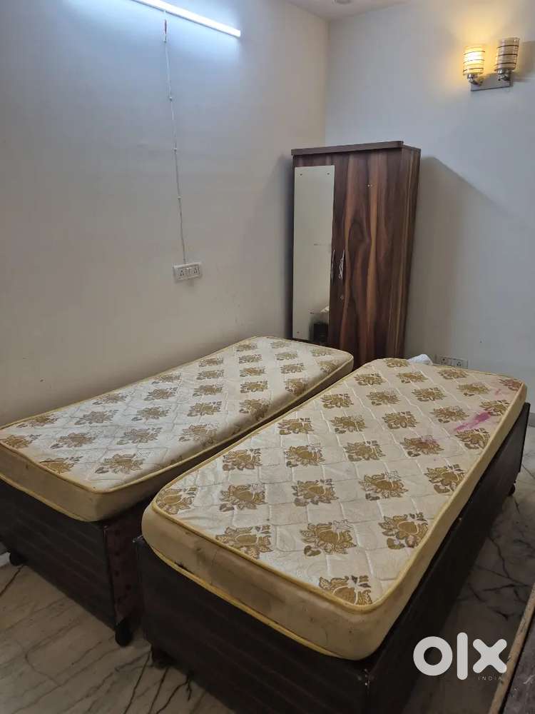 Mini girls pg in lajpat nagar.