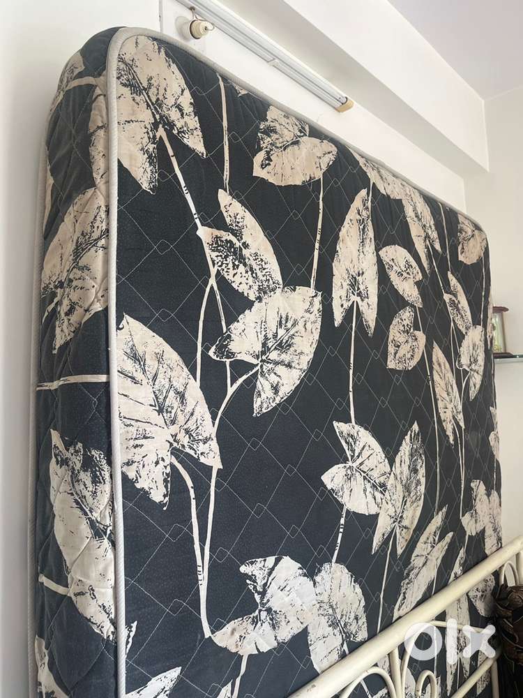 Spring mattress queen size