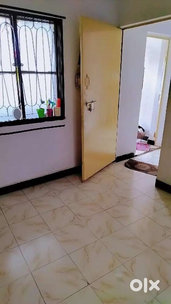 Need female flat mate