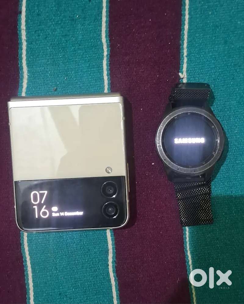 Samsung Z3 flip Mobile + Galaxy Watch 3 classic