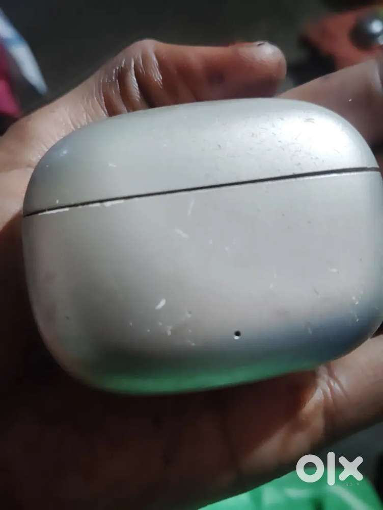 Earbuds  bluetooth headphones