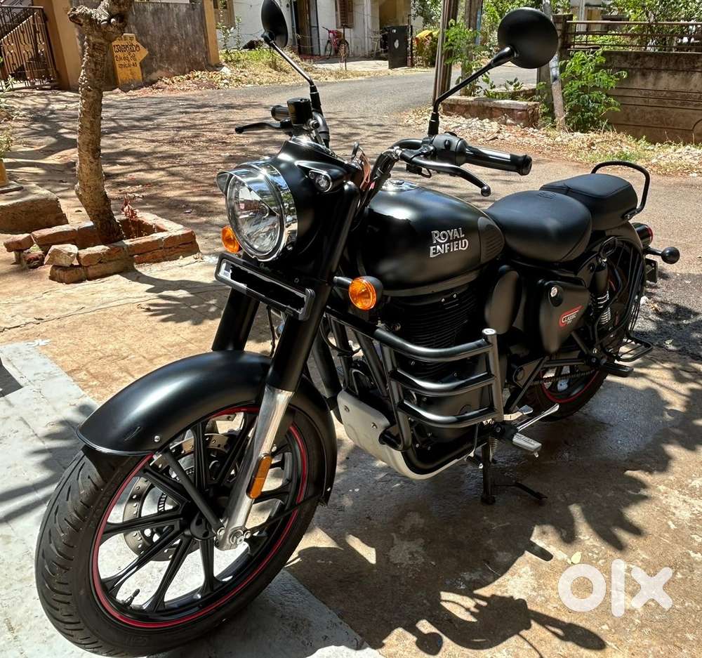 Royal Enfield Classic 350 Reborn Dark Stealth Black Single Owner.