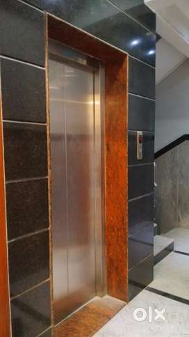 Single room available in 3BHK for male and female.
