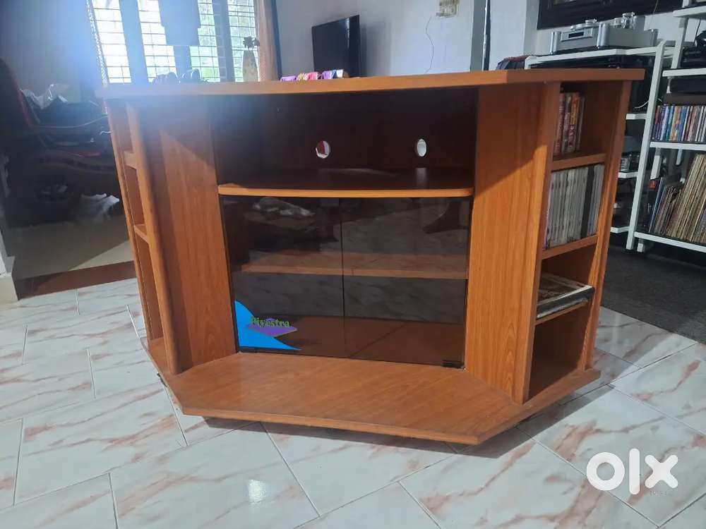 Corner TV stand piyestra