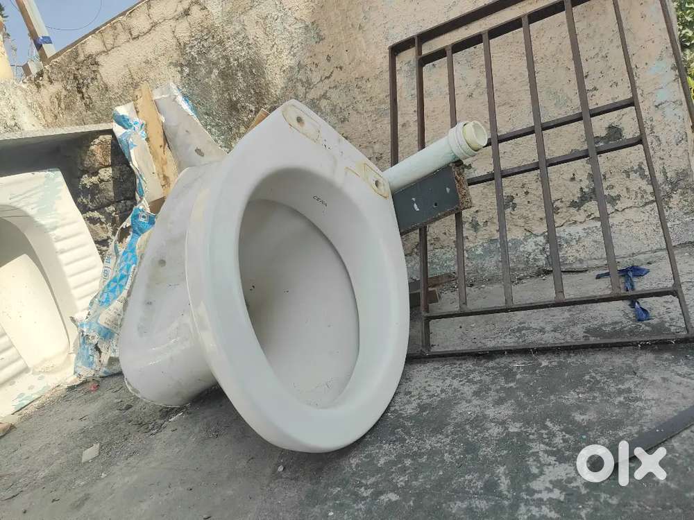 CERA Complete Western comode with Cystern