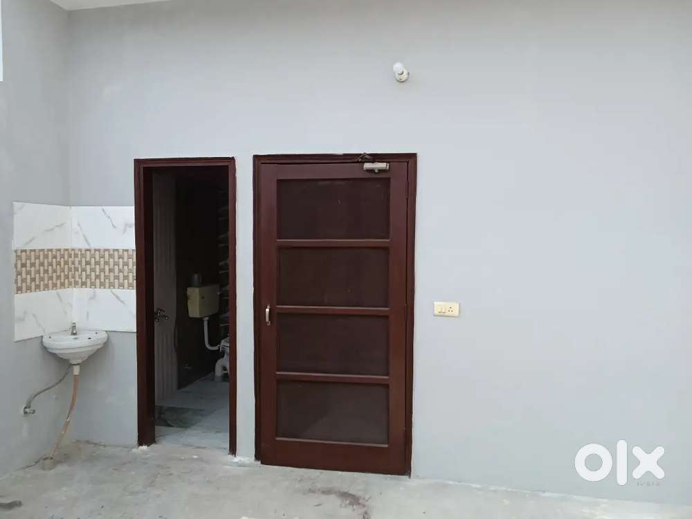 Rent  room House