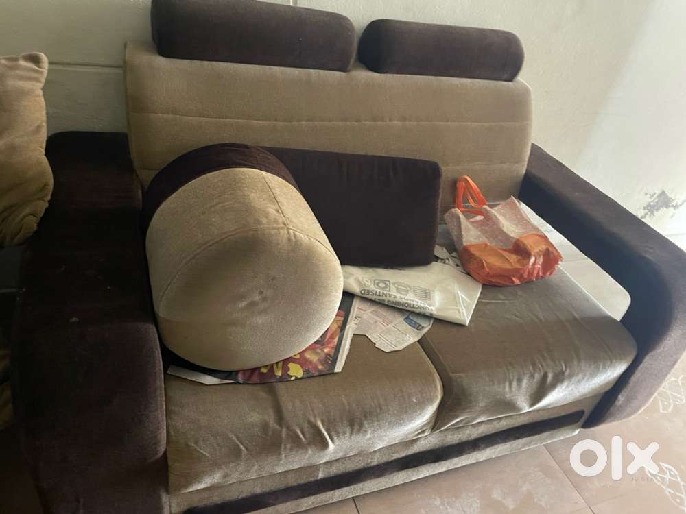 Sofa in good condition 2+2+1. Pls ping me genuine buyers only.