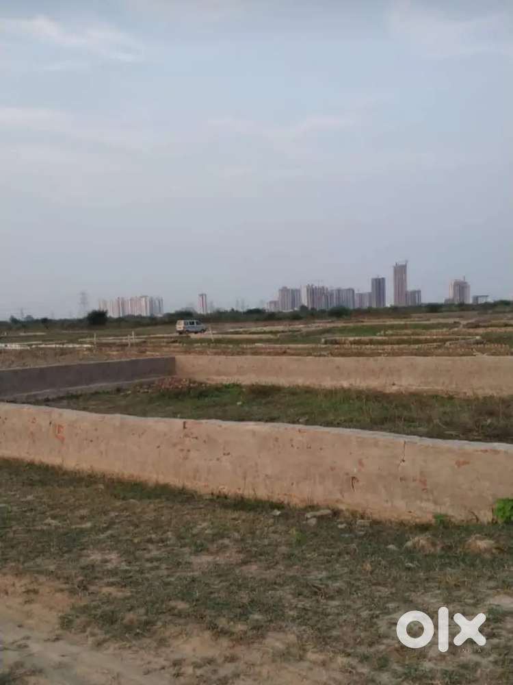 60sq yard sale plot G.noida FNG HIGHWAY face