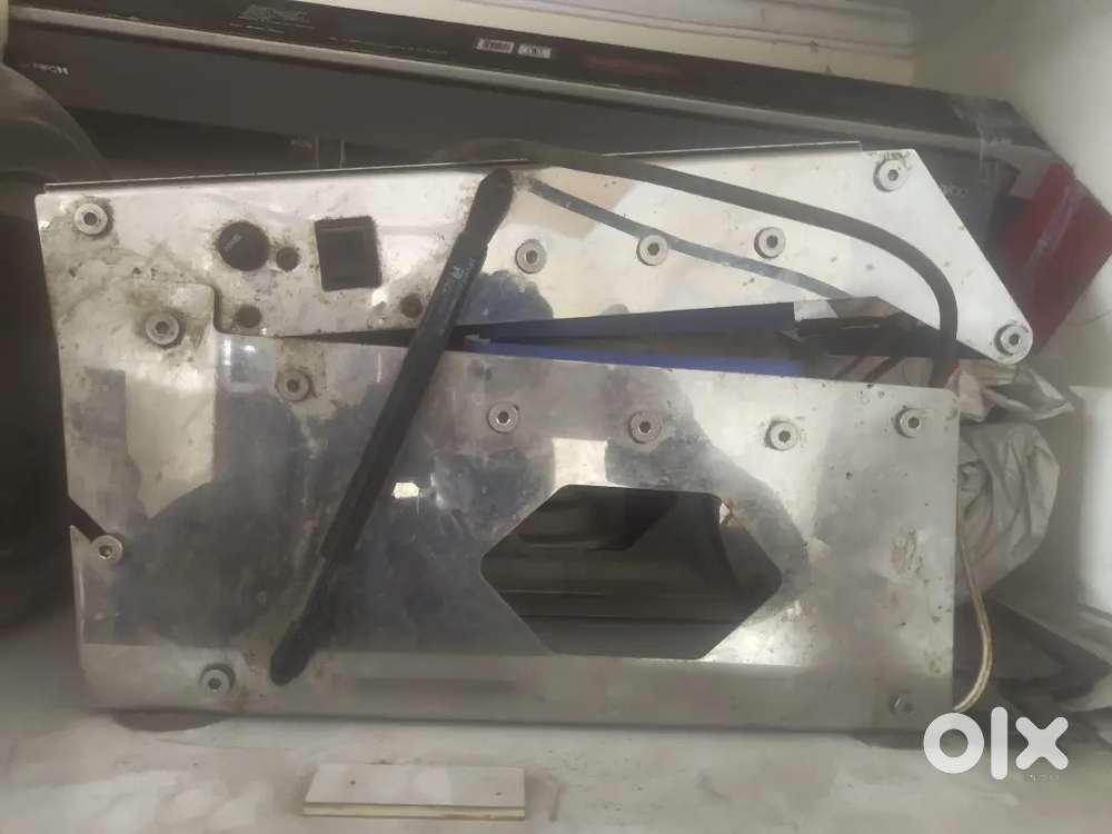 Sealing machine for round container