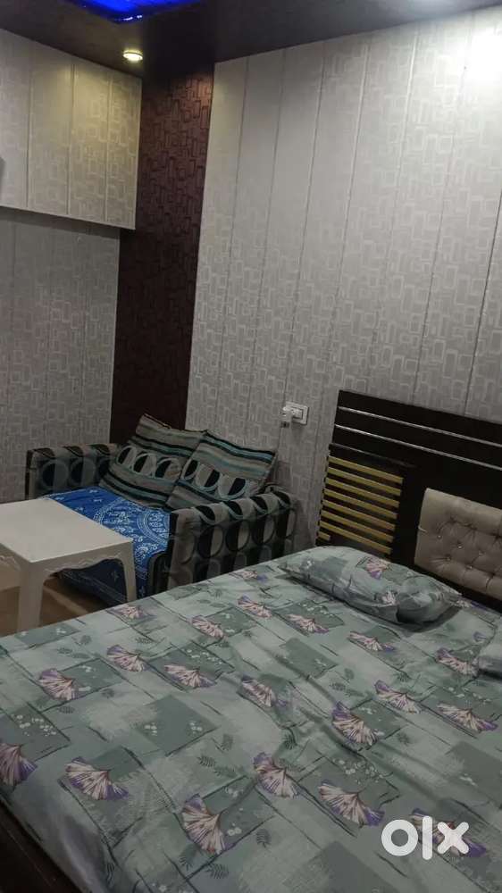 One bedroom set fully furnished ready to move near ferozgandhi market.