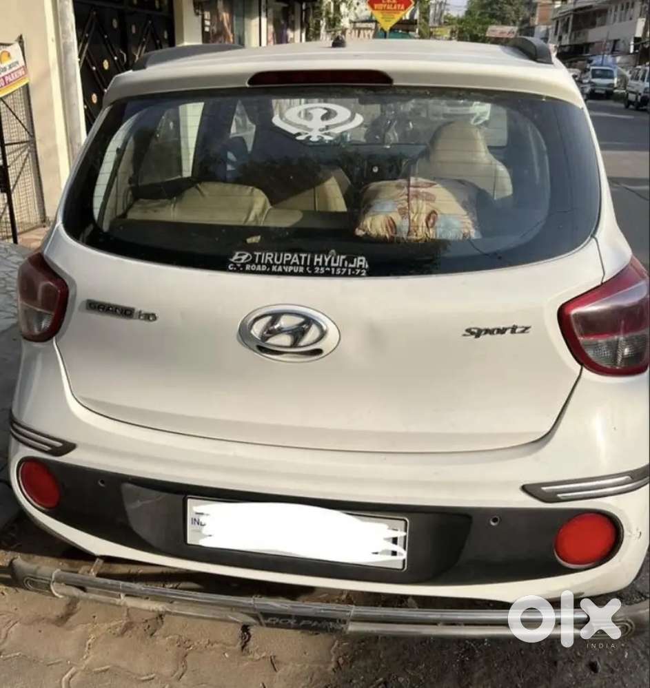White hyundai grand i10