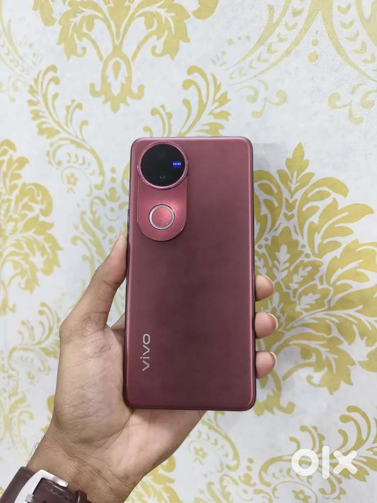 Vivo V50 256GB in warranty 8 Months Available