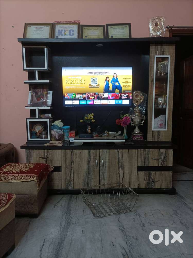 TV unit with Drawers