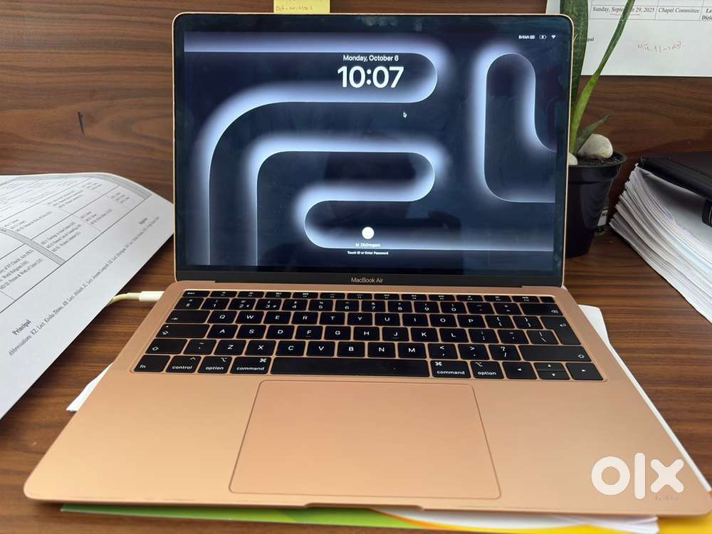 Macbook air 2019 128 gb in good condition