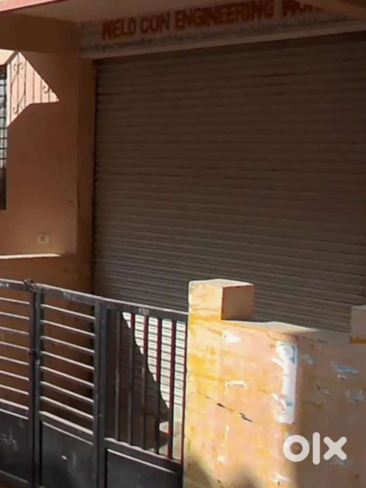 Excellent space For E commerce & mini garment