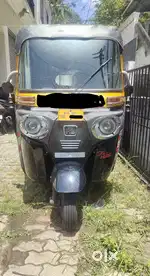 Bajaj RE Compact CNG with Petrol Auto rickshaw