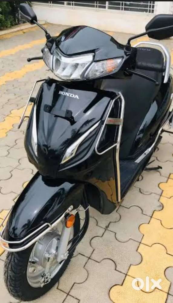 Activa 6g black show room condition