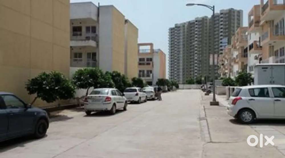 SECOND FLOOR 180 GAJ READY TO MOVE IN GATED SOCIETY WITH HOME LOAN