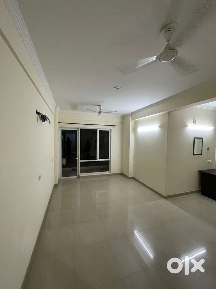 Independent semifurnished 2+1 bhk available in gated society sector110
