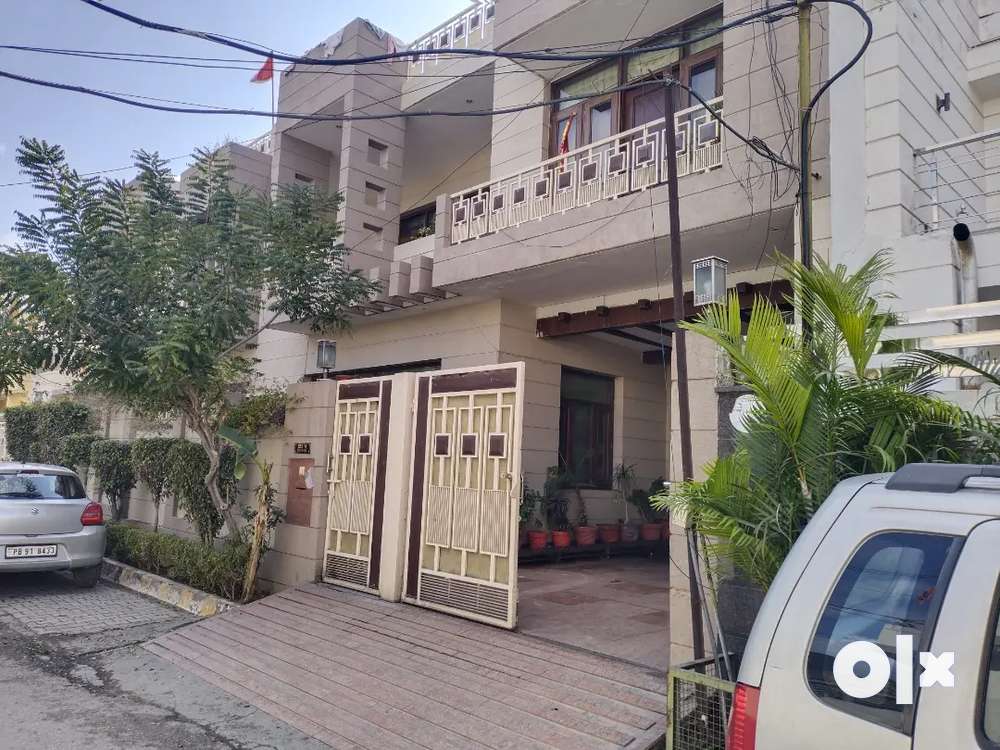 280 yards excellent condition house in sarabha nagar Ldh for sale