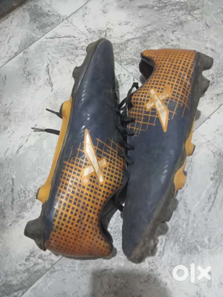 Vector-x football sturds size-8no