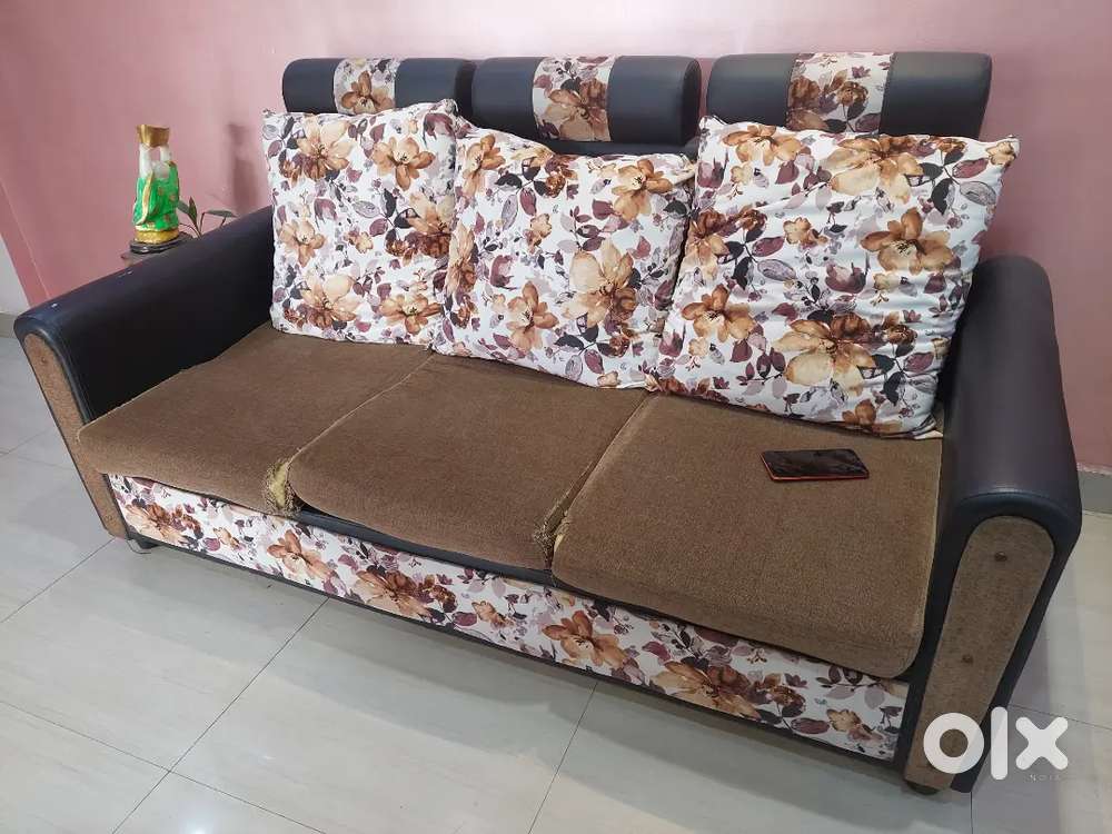 3 seater sofa set with all assessories